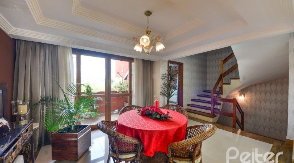 Casa em Condomínio à venda com 382m², 4 dormitórios, 1 suíte, 3 vagas, no bairro Cristal em PORTO ALEGRE