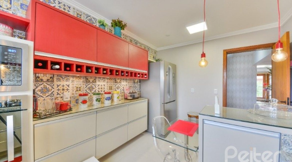 Casa em Condomínio à venda com 382m², 4 dormitórios, 1 suíte, 3 vagas, no bairro Cristal em PORTO ALEGRE