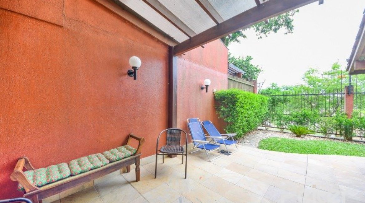 Casa em Condomínio à venda com 382m², 4 dormitórios, 1 suíte, 3 vagas, no bairro Cristal em PORTO ALEGRE