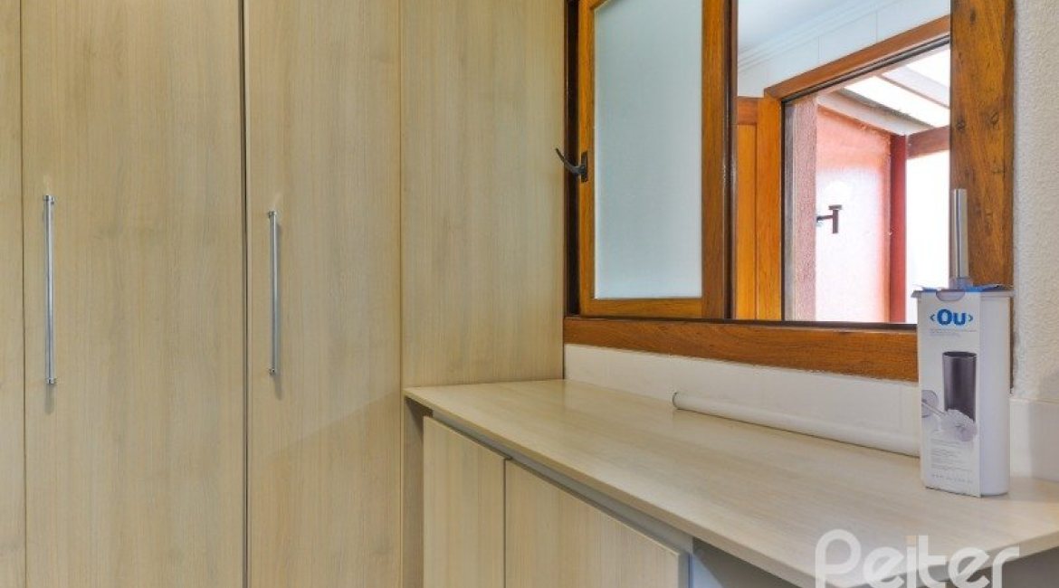 Casa em Condomínio à venda com 382m², 4 dormitórios, 1 suíte, 3 vagas, no bairro Cristal em PORTO ALEGRE