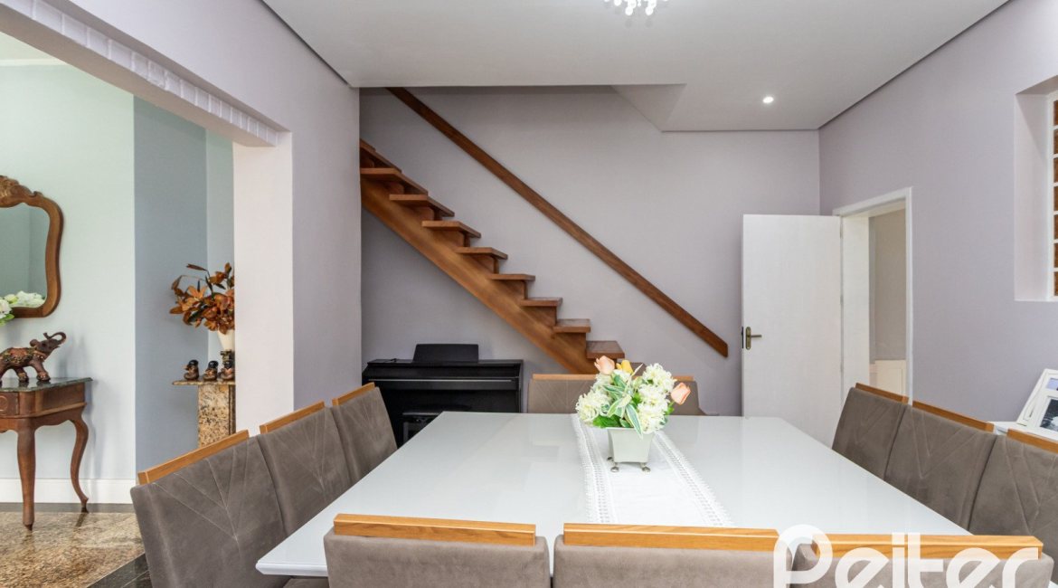 Casa em Condomínio à venda com 198m², 3 dormitórios, 1 suíte, 3 vagas, no bairro Ipanema em Porto Alegre