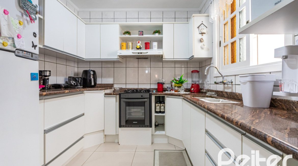 Casa em Condomínio à venda com 198m², 3 dormitórios, 1 suíte, 3 vagas, no bairro Ipanema em Porto Alegre