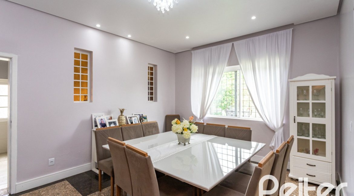 Casa em Condomínio à venda com 198m², 3 dormitórios, 1 suíte, 3 vagas, no bairro Ipanema em Porto Alegre