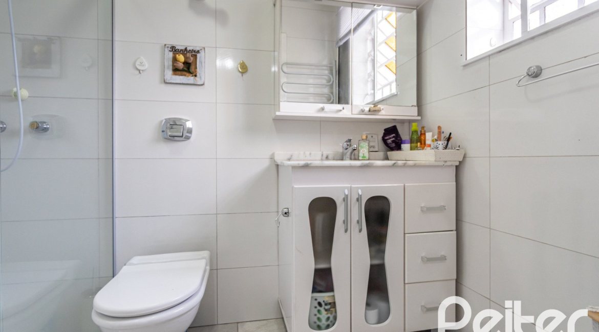 Casa em Condomínio à venda com 198m², 3 dormitórios, 1 suíte, 3 vagas, no bairro Ipanema em Porto Alegre