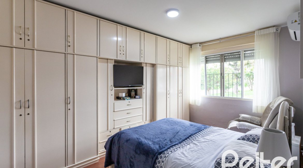 Casa em Condomínio à venda com 198m², 3 dormitórios, 1 suíte, 3 vagas, no bairro Ipanema em Porto Alegre