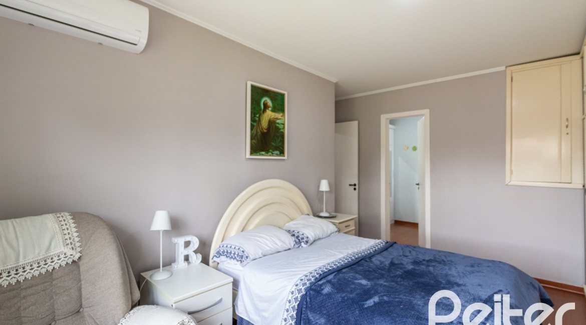 Casa em Condomínio à venda com 198m², 3 dormitórios, 1 suíte, 3 vagas, no bairro Ipanema em Porto Alegre