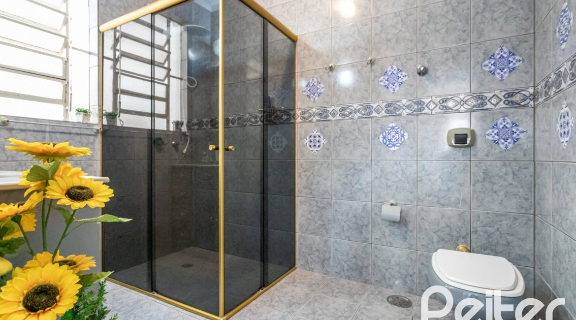 Casa em Condomínio à venda com 198m², 3 dormitórios, 1 suíte, 3 vagas, no bairro Ipanema em Porto Alegre