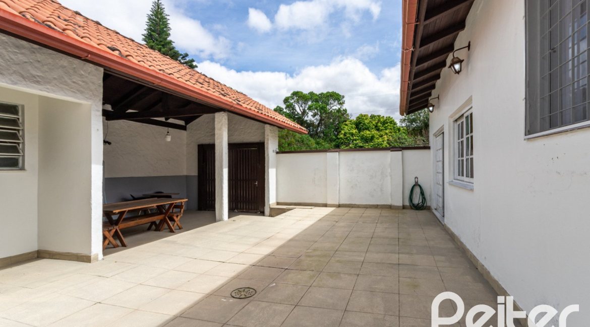 Casa em Condomínio à venda com 198m², 3 dormitórios, 1 suíte, 3 vagas, no bairro Ipanema em Porto Alegre
