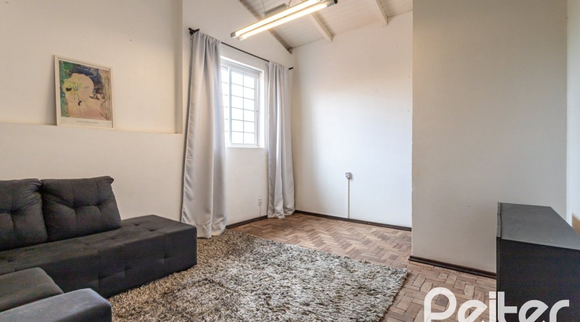 Casa em Condomínio à venda com 198m², 3 dormitórios, 1 suíte, 3 vagas, no bairro Ipanema em Porto Alegre