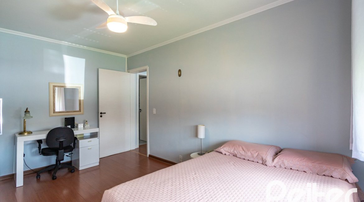 Casa em Condomínio à venda com 198m², 3 dormitórios, 1 suíte, 3 vagas, no bairro Ipanema em Porto Alegre