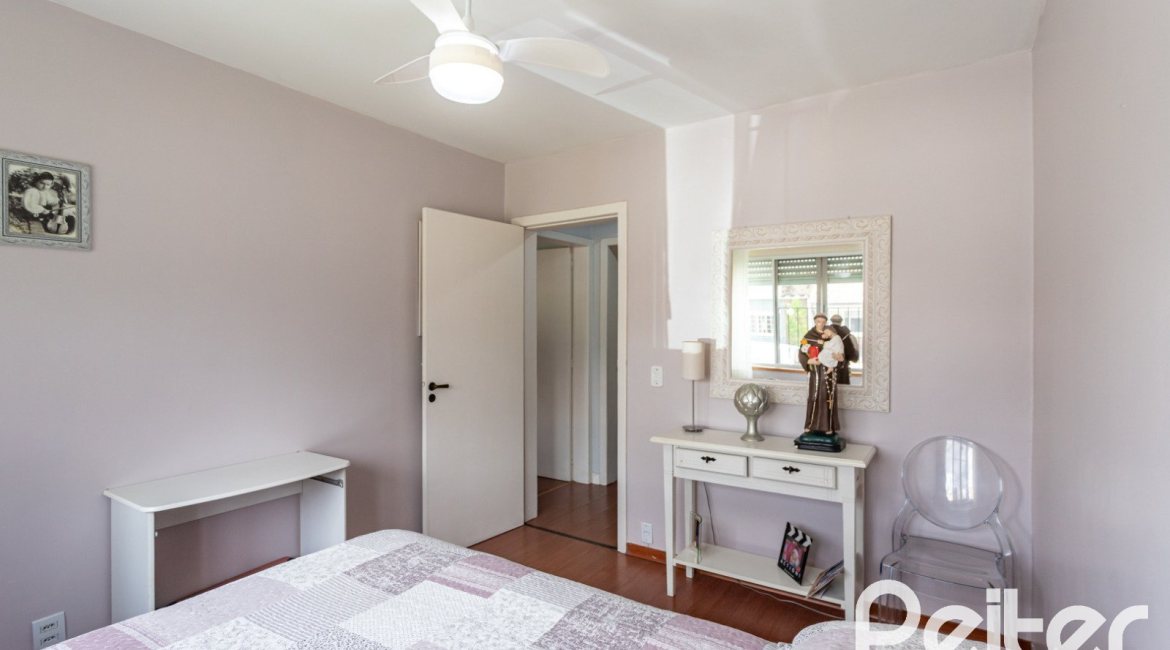 Casa em Condomínio à venda com 198m², 3 dormitórios, 1 suíte, 3 vagas, no bairro Ipanema em Porto Alegre