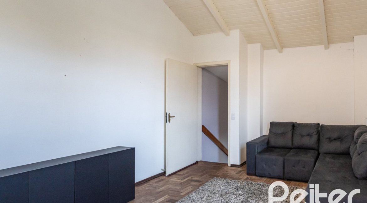 Casa em Condomínio à venda com 198m², 3 dormitórios, 1 suíte, 3 vagas, no bairro Ipanema em Porto Alegre