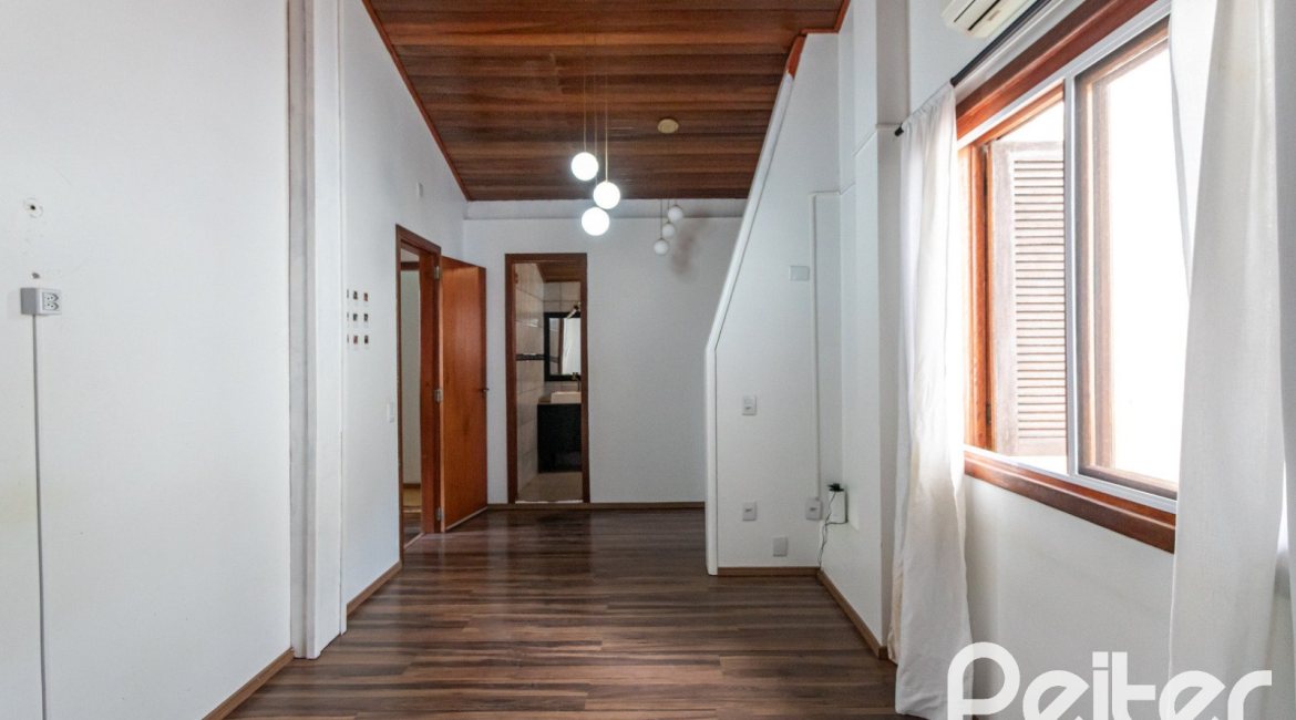 Casa em Condomínio à venda com 198m², 3 dormitórios, 1 suíte, 3 vagas, no bairro Ipanema em Porto Alegre