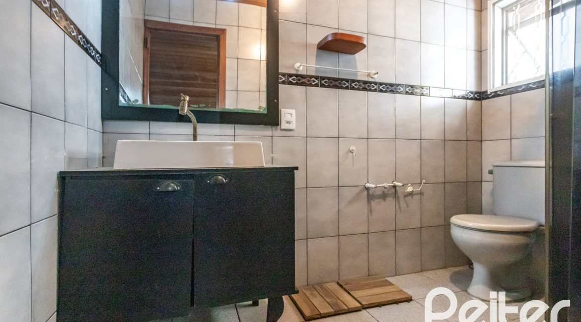 Casa em Condomínio à venda com 198m², 3 dormitórios, 1 suíte, 3 vagas, no bairro Ipanema em Porto Alegre