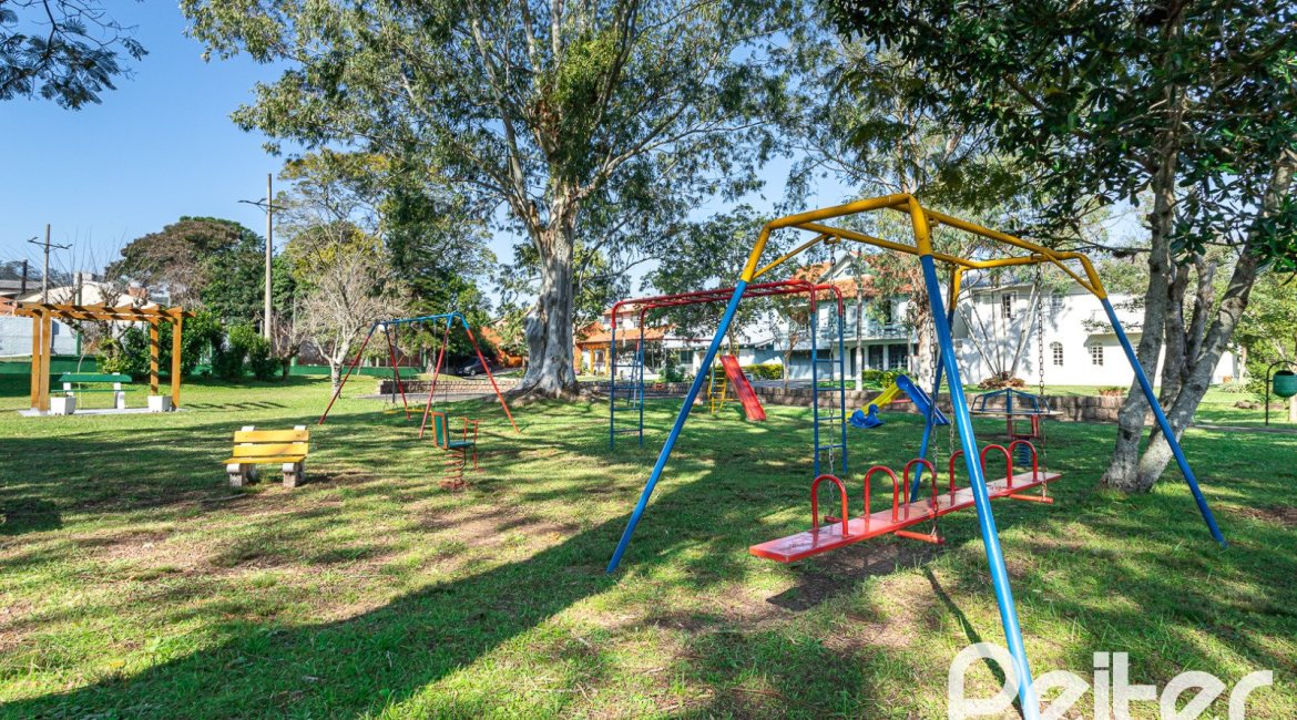 Casa em Condomínio à venda com 198m², 3 dormitórios, 1 suíte, 3 vagas, no bairro Ipanema em Porto Alegre