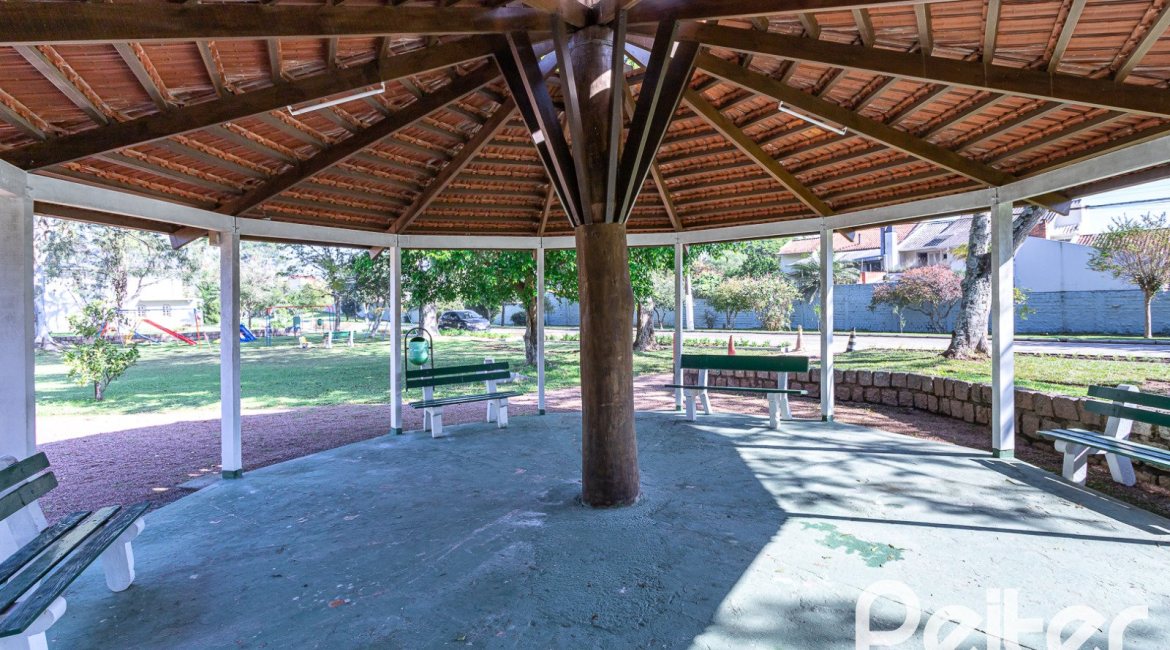Casa em Condomínio à venda com 198m², 3 dormitórios, 1 suíte, 3 vagas, no bairro Ipanema em Porto Alegre