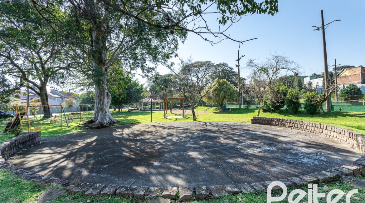 Casa em Condomínio à venda com 198m², 3 dormitórios, 1 suíte, 3 vagas, no bairro Ipanema em Porto Alegre