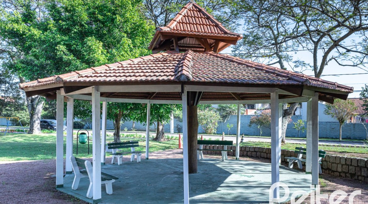 Casa em Condomínio à venda com 198m², 3 dormitórios, 1 suíte, 3 vagas, no bairro Ipanema em Porto Alegre