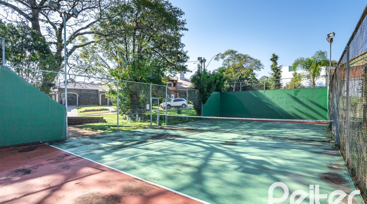 Casa em Condomínio à venda com 198m², 3 dormitórios, 1 suíte, 3 vagas, no bairro Ipanema em Porto Alegre