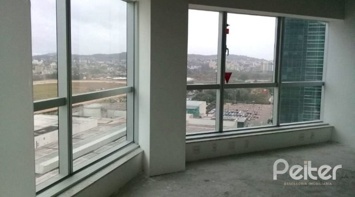 Comercial à venda com 42m², 1 vaga, no bairro Cristal em Porto Alegre