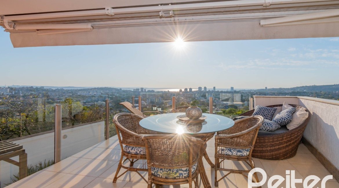 Casa em Condomínio à venda com 379m², 3 dormitórios, 1 suíte, 3 vagas, no bairro Nonoai em Porto Alegre