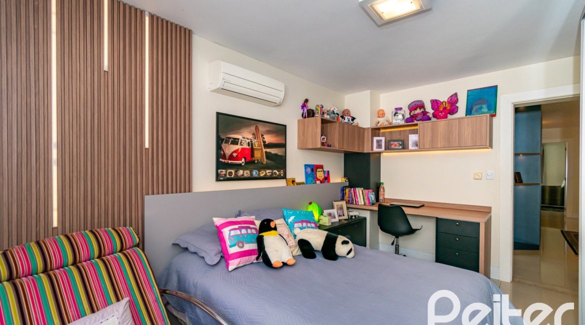 Casa em Condomínio à venda com 379m², 3 dormitórios, 1 suíte, 3 vagas, no bairro Nonoai em Porto Alegre