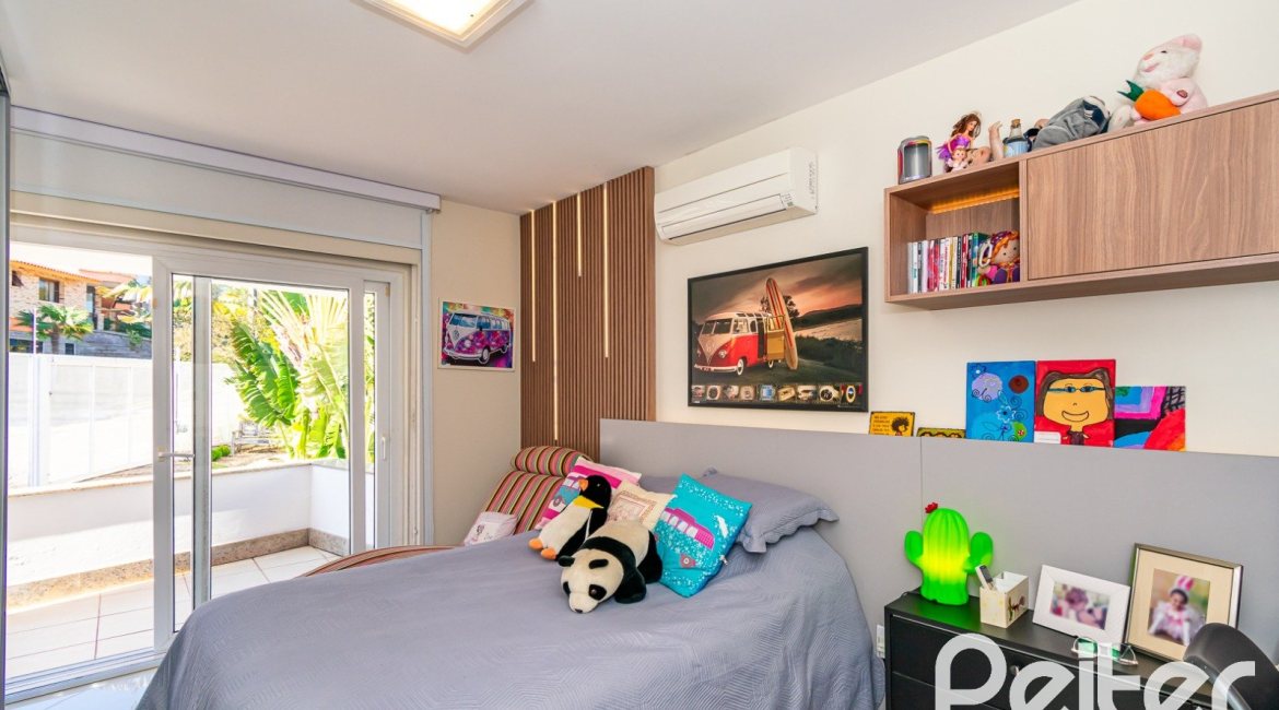 Casa em Condomínio à venda com 379m², 3 dormitórios, 1 suíte, 3 vagas, no bairro Nonoai em Porto Alegre