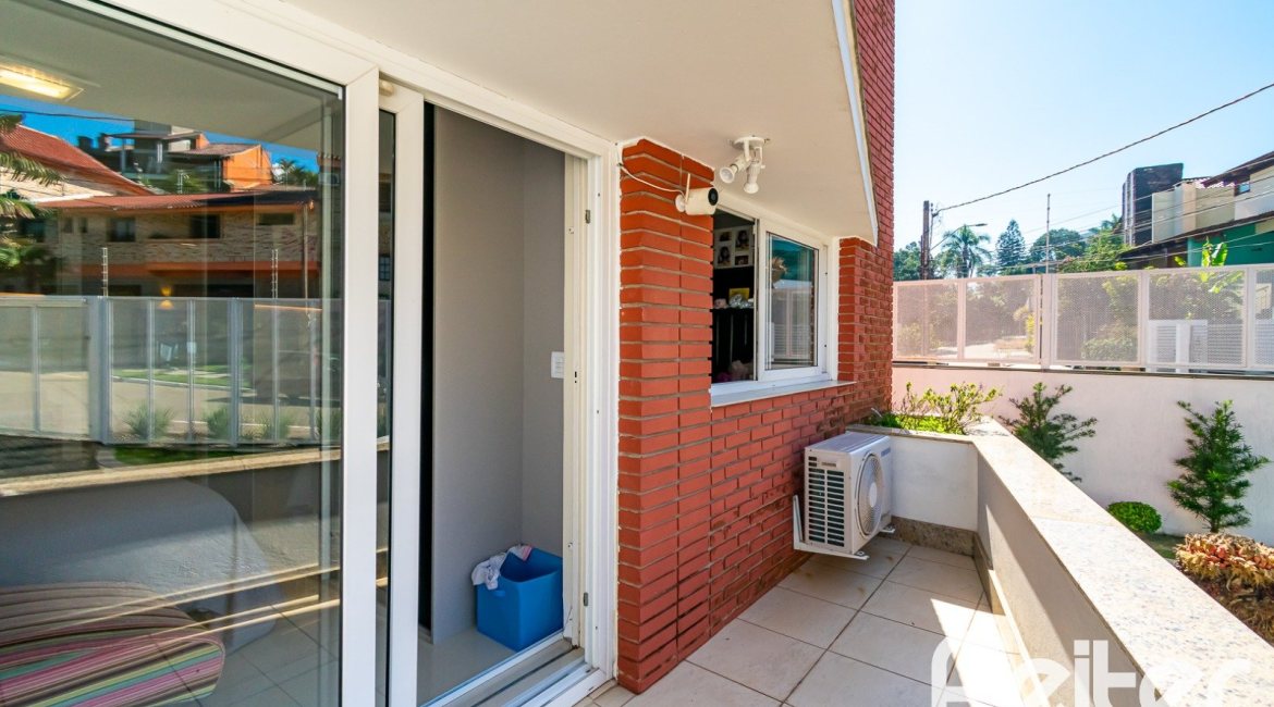 Casa em Condomínio à venda com 379m², 3 dormitórios, 1 suíte, 3 vagas, no bairro Nonoai em Porto Alegre