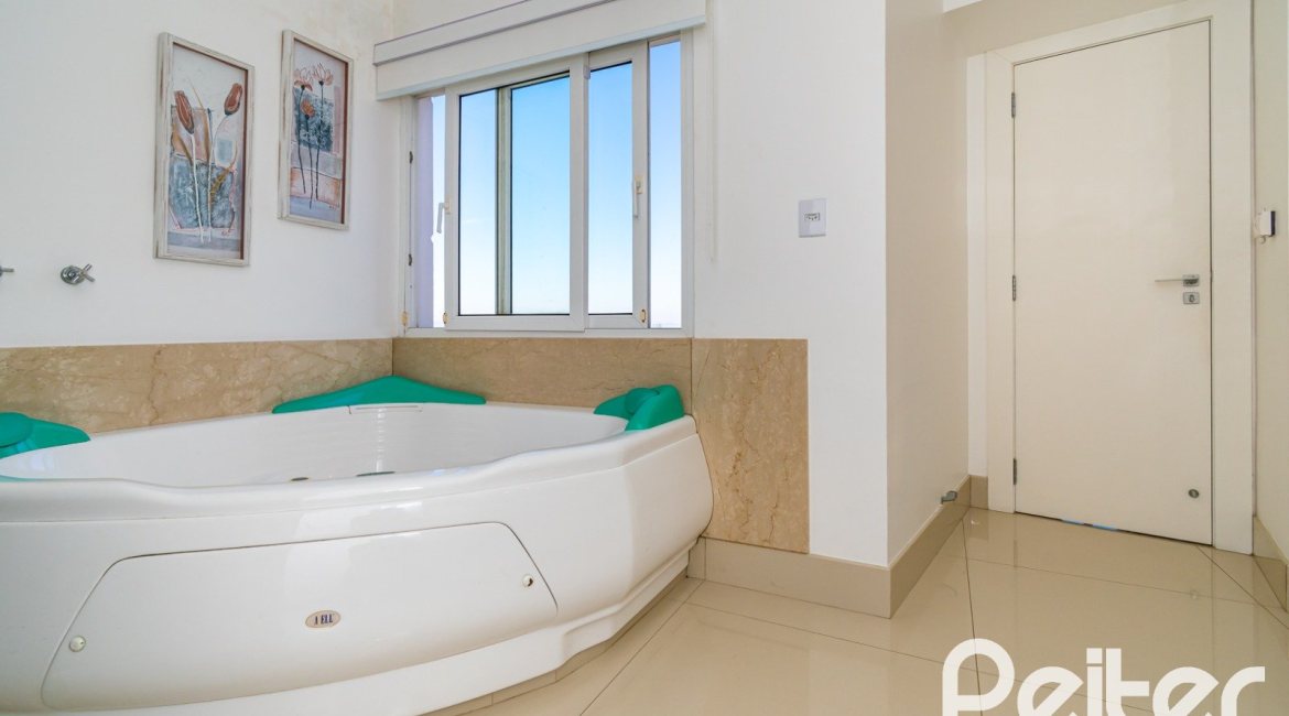 Casa em Condomínio à venda com 379m², 3 dormitórios, 1 suíte, 3 vagas, no bairro Nonoai em Porto Alegre