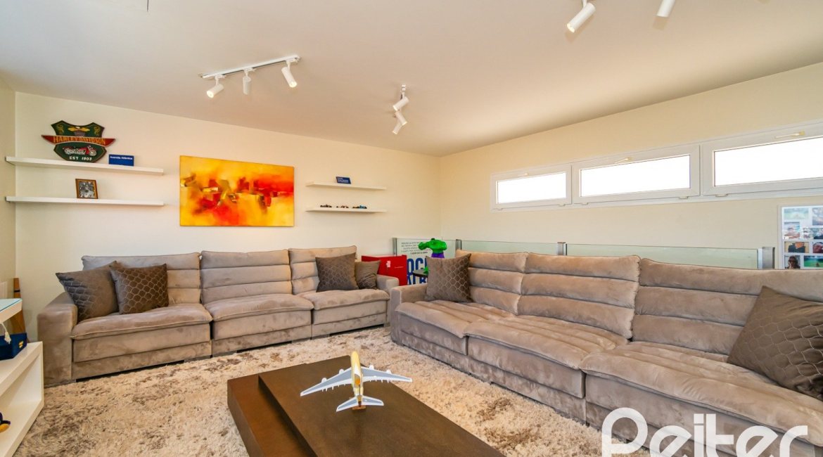 Casa em Condomínio à venda com 379m², 3 dormitórios, 1 suíte, 3 vagas, no bairro Nonoai em Porto Alegre