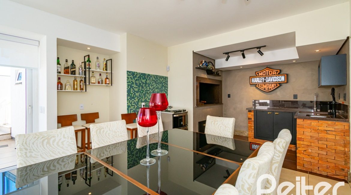 Casa em Condomínio à venda com 379m², 3 dormitórios, 1 suíte, 3 vagas, no bairro Nonoai em Porto Alegre