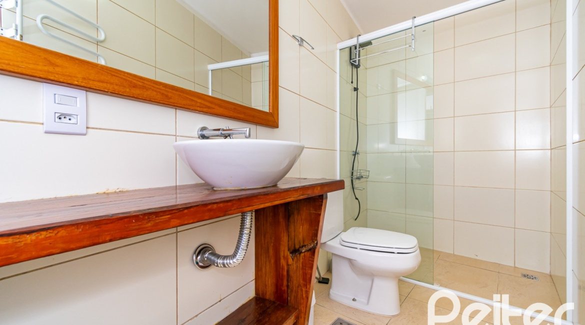 Casa em Condomínio à venda com 379m², 3 dormitórios, 1 suíte, 3 vagas, no bairro Nonoai em Porto Alegre