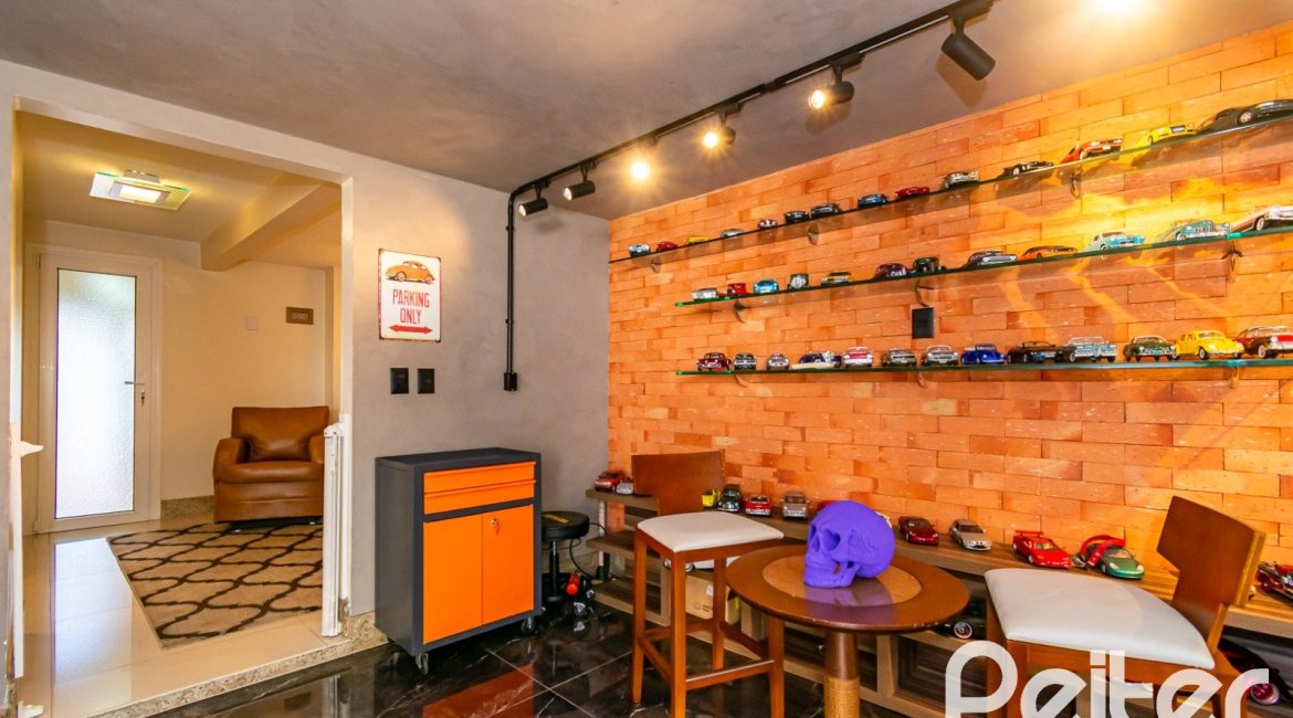 Casa em Condomínio à venda com 379m², 3 dormitórios, 1 suíte, 3 vagas, no bairro Nonoai em Porto Alegre