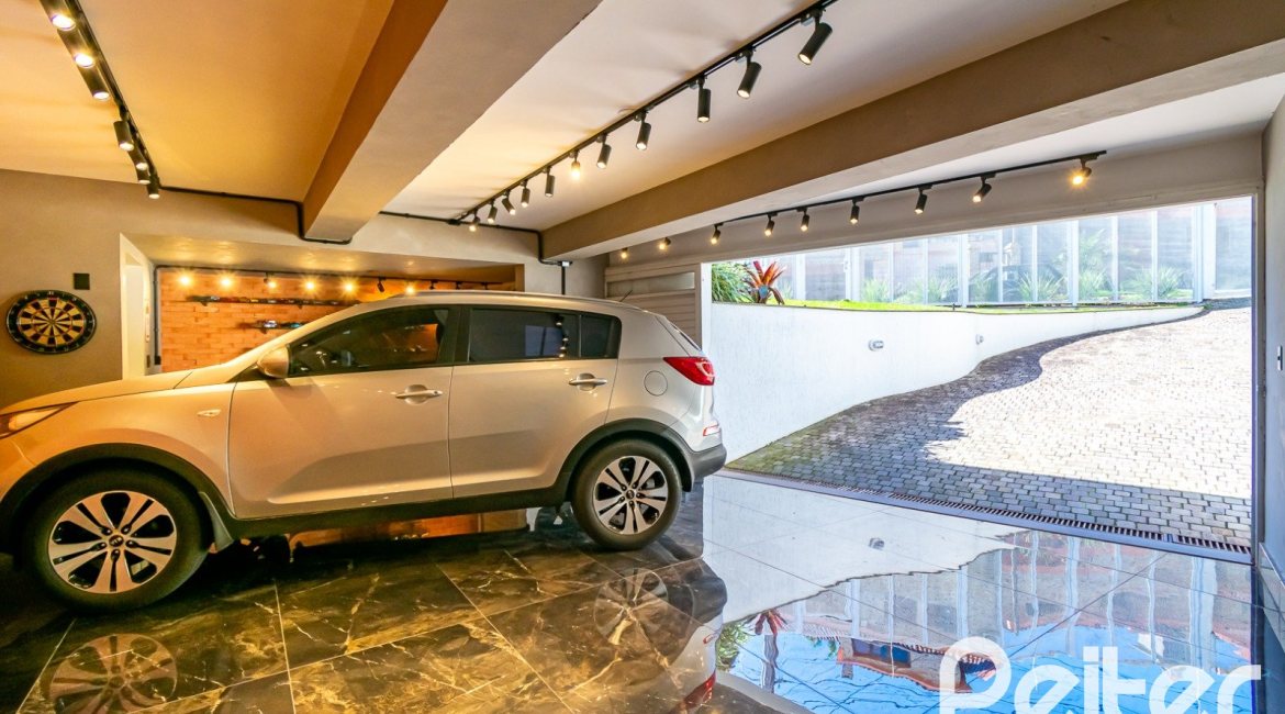 Casa em Condomínio à venda com 379m², 3 dormitórios, 1 suíte, 3 vagas, no bairro Nonoai em Porto Alegre