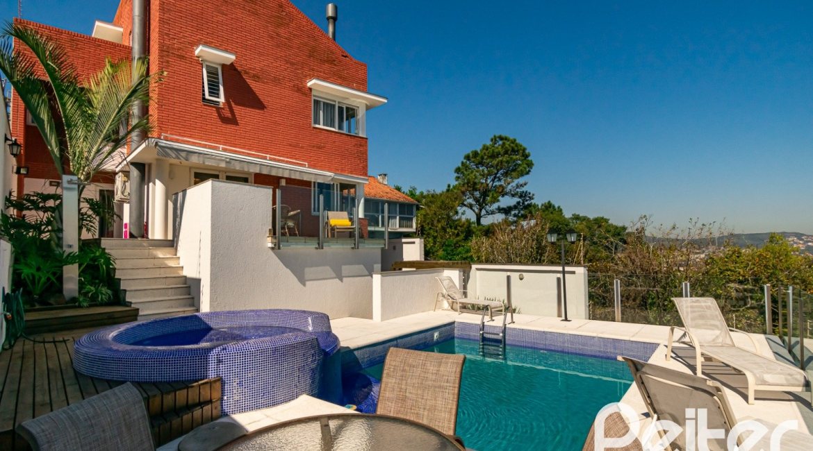 Casa em Condomínio à venda com 379m², 3 dormitórios, 1 suíte, 3 vagas, no bairro Nonoai em Porto Alegre