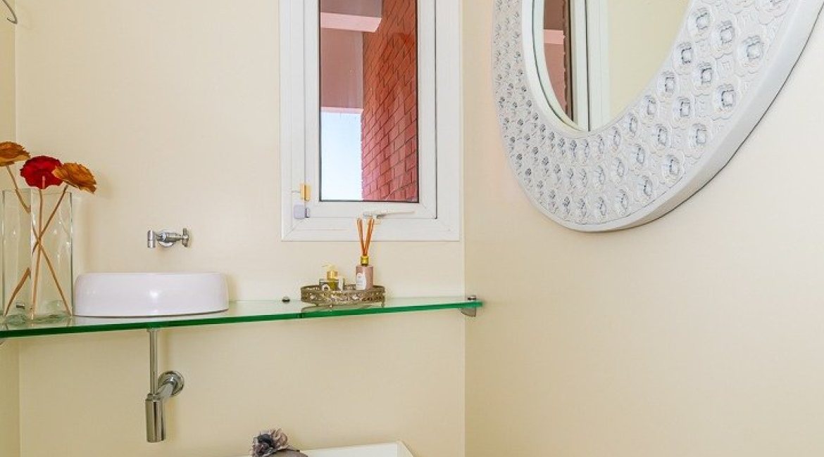 Casa em Condomínio à venda com 379m², 3 dormitórios, 1 suíte, 3 vagas, no bairro Nonoai em Porto Alegre