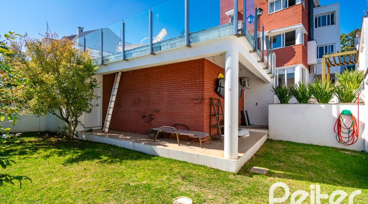 Casa em Condomínio à venda com 379m², 3 dormitórios, 1 suíte, 3 vagas, no bairro Nonoai em Porto Alegre