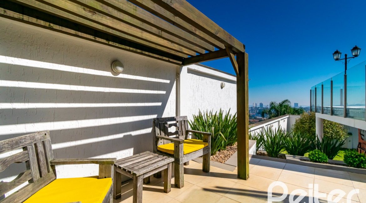 Casa em Condomínio à venda com 379m², 3 dormitórios, 1 suíte, 3 vagas, no bairro Nonoai em Porto Alegre