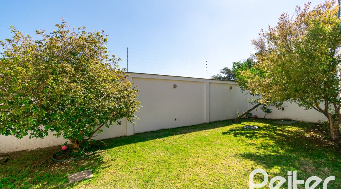 Casa em Condomínio à venda com 379m², 3 dormitórios, 1 suíte, 3 vagas, no bairro Nonoai em Porto Alegre