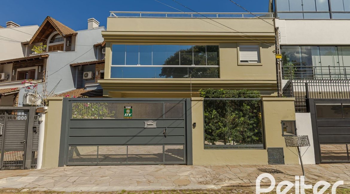 Casa à venda com 268m², 3 dormitórios, 2 suítes, 2 vagas, no bairro Ipanema em Porto Alegre