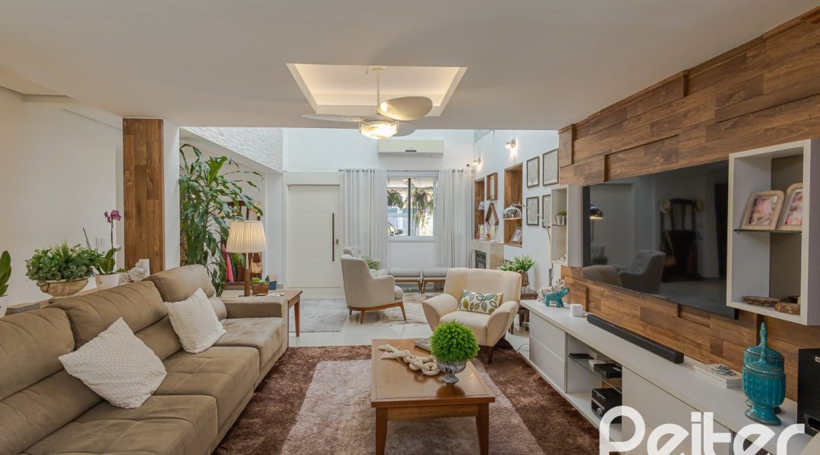 Casa à venda com 268m², 3 dormitórios, 2 suítes, 2 vagas, no bairro Ipanema em Porto Alegre