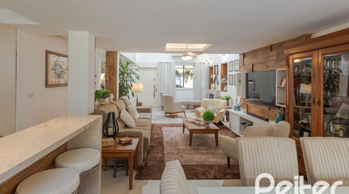 Casa à venda com 268m², 3 dormitórios, 2 suítes, 2 vagas, no bairro Ipanema em Porto Alegre