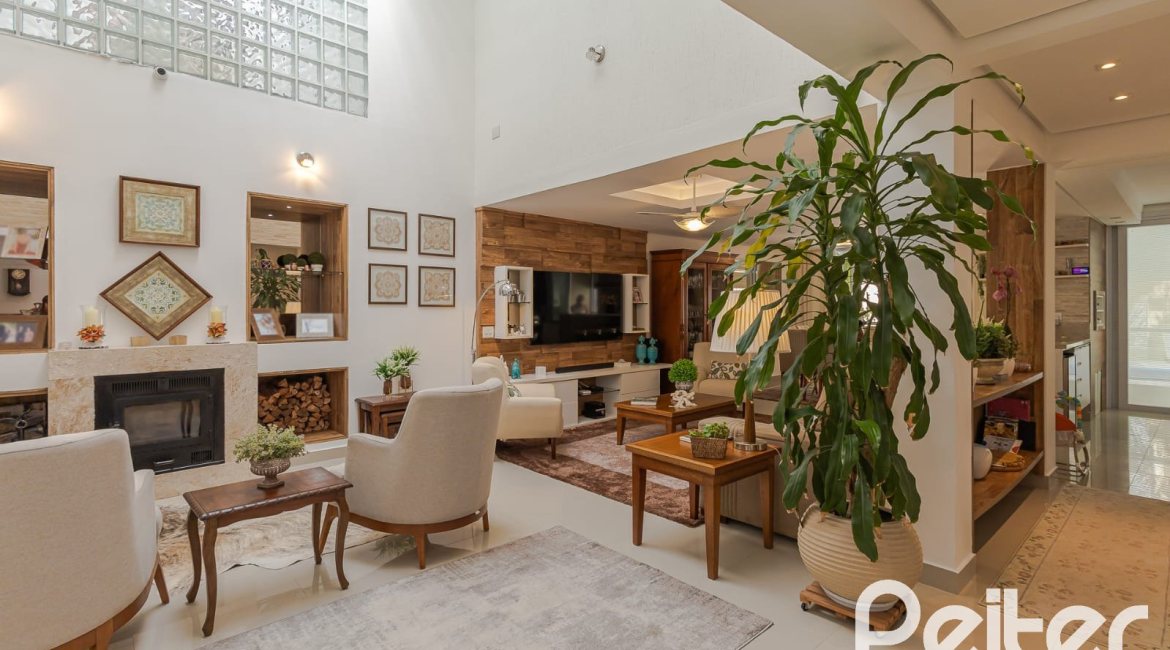 Casa à venda com 268m², 3 dormitórios, 2 suítes, 2 vagas, no bairro Ipanema em Porto Alegre