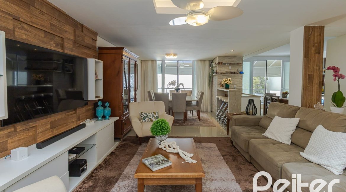 Casa à venda com 268m², 3 dormitórios, 2 suítes, 2 vagas, no bairro Ipanema em Porto Alegre