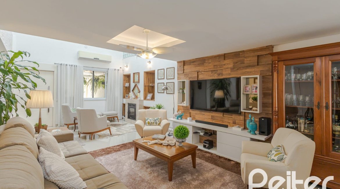 Casa à venda com 268m², 3 dormitórios, 2 suítes, 2 vagas, no bairro Ipanema em Porto Alegre