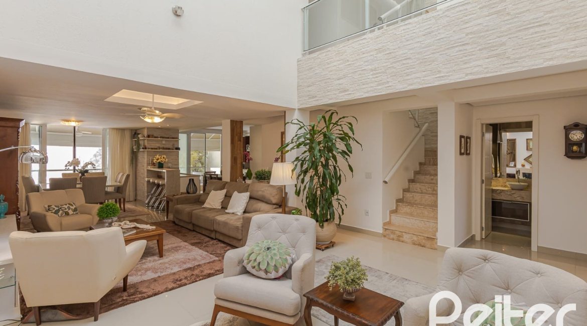 Casa à venda com 268m², 3 dormitórios, 2 suítes, 2 vagas, no bairro Ipanema em Porto Alegre