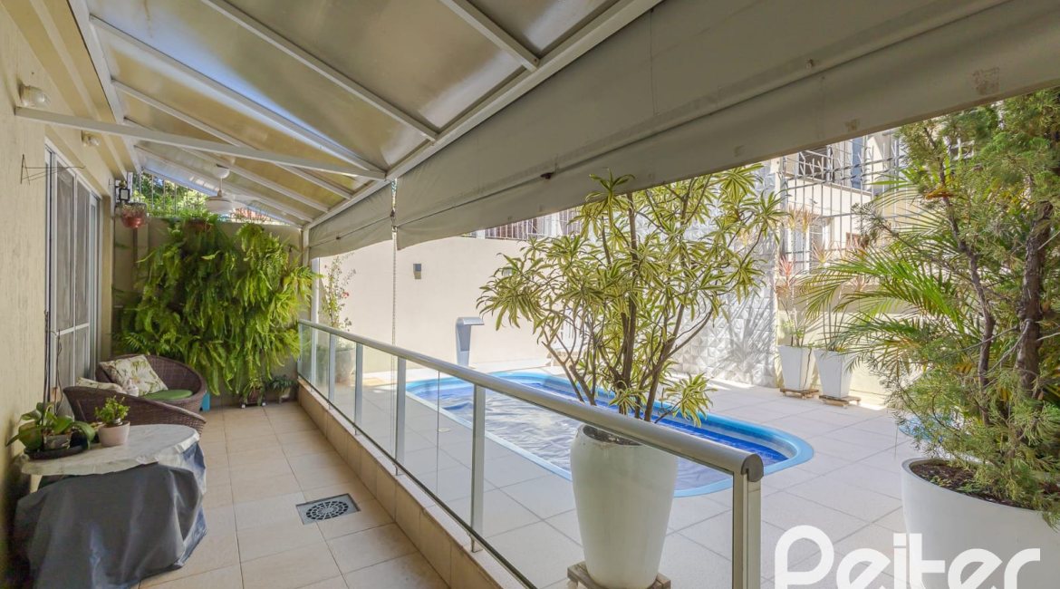 Casa à venda com 268m², 3 dormitórios, 2 suítes, 2 vagas, no bairro Ipanema em Porto Alegre