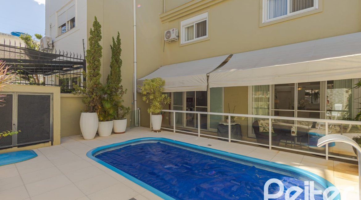 Casa à venda com 268m², 3 dormitórios, 2 suítes, 2 vagas, no bairro Ipanema em Porto Alegre