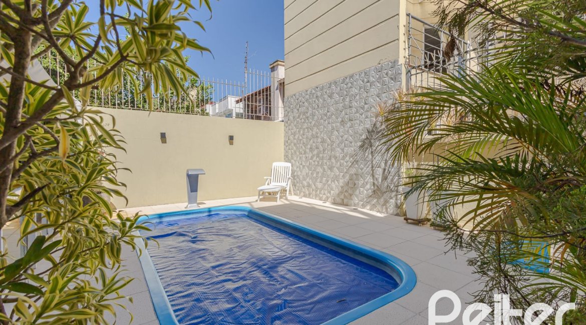 Casa à venda com 268m², 3 dormitórios, 2 suítes, 2 vagas, no bairro Ipanema em Porto Alegre