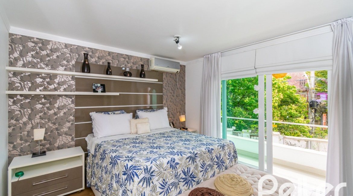 Casa à venda com 190m², 3 dormitórios, 3 suítes, 4 vagas, no bairro Jardim Isabel em Porto Alegre